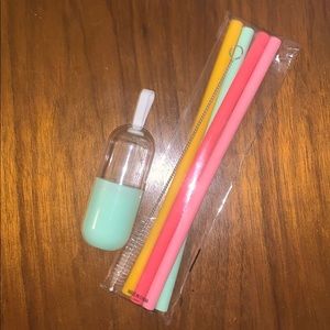 Never used Silicon Straws and Case
